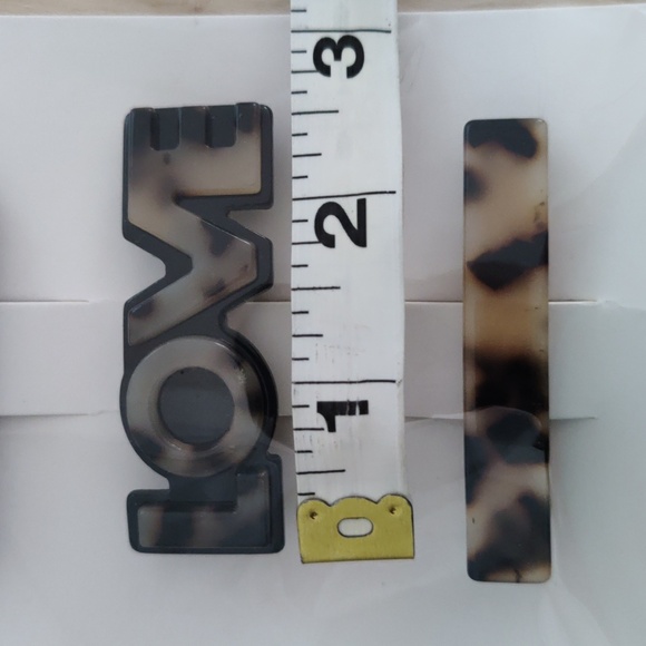 MONAT Hair Clips - Picture 3 of 3